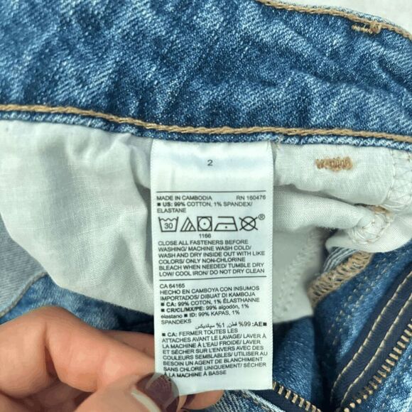 Mid-Rise Distressed Jean Bermuda Shorts 9 in Inseam Medium Wash Raw Hem Size 2 - Picture 5 of 8